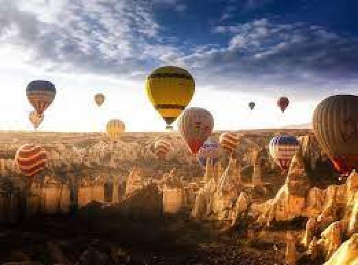 Discover the best Cappadocia balloon booking options, learn why early reservations are essential, and get tips for securing your ideal flight