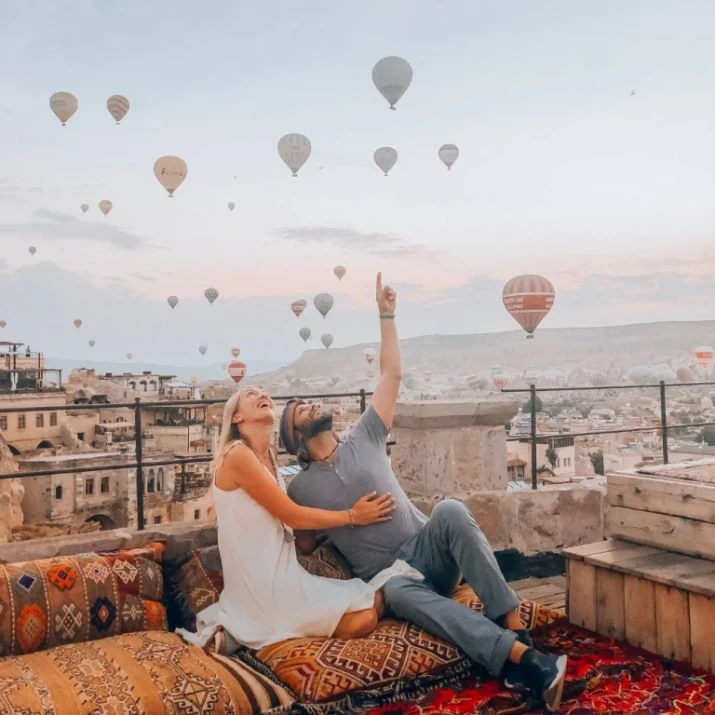 Experience the magic of the Turkey hot air balloon festival in Cappadocia, a spectacular event featuring colorful flights, night glows, activities